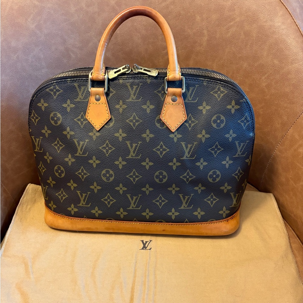 Louis Vuitton Monogram Alma PM. Dust bag included